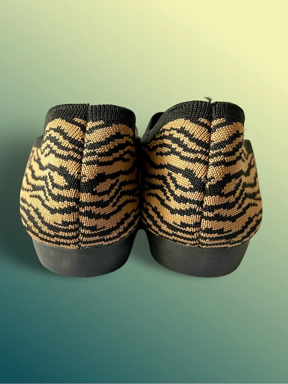 MIA Kerri Tiger Stripe Knit Pointed Toe Slip on Ballet Flats Tan Black Sz8